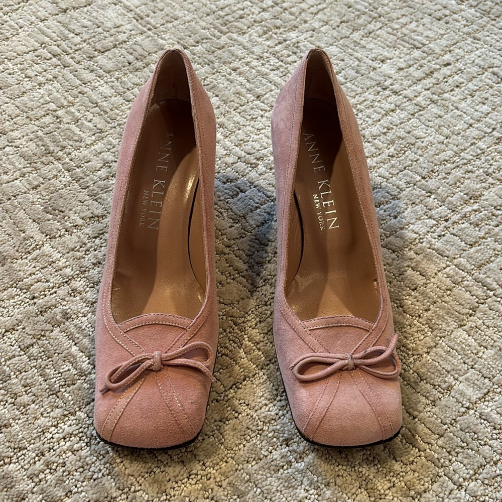 Anne Klein Heel